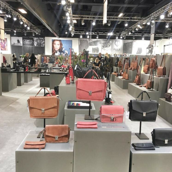 Mikkeli Leather Purse by Re:Design Denmark - Picture 3 of 5